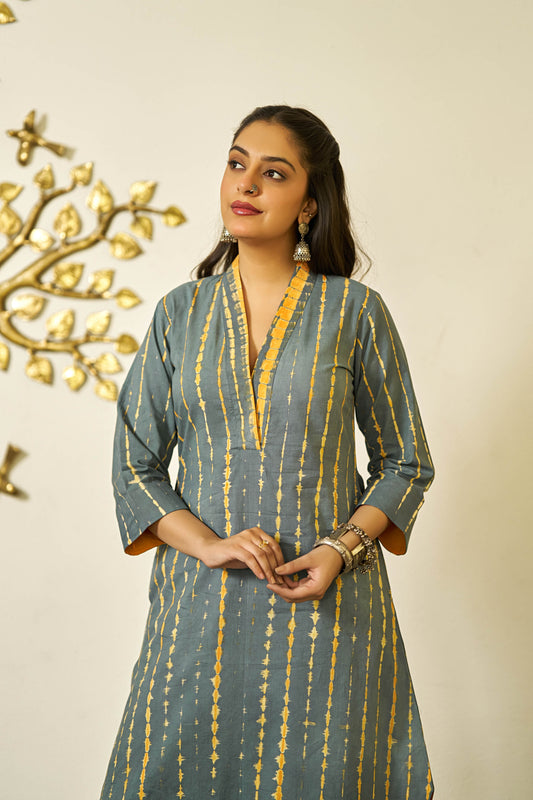 Kesar Dhari tie dye kurta set