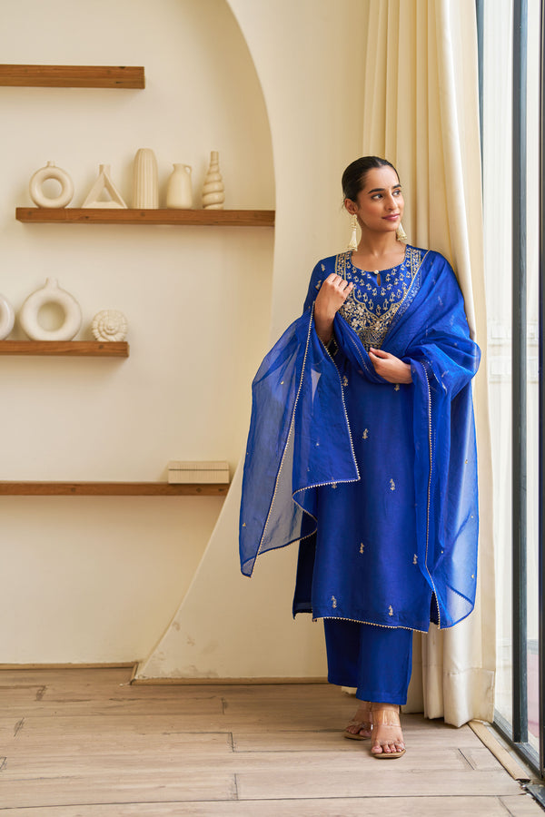 Arohi Suit Set