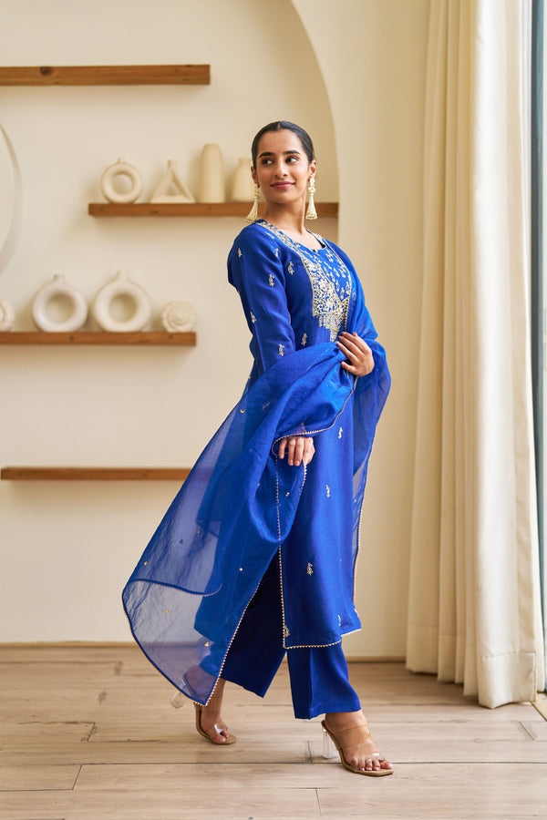Arohi Suit Set