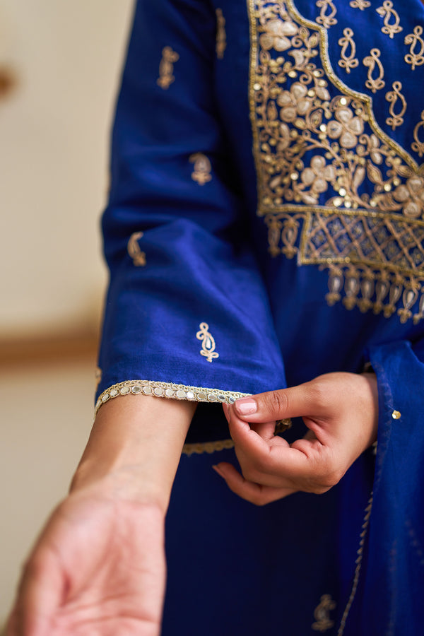Arohi Suit Set
