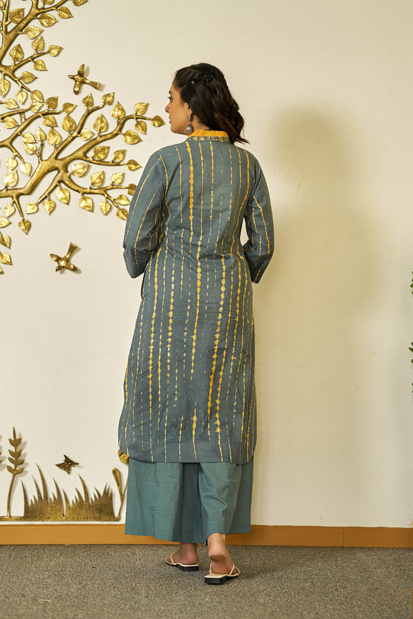 Kesar Dhari tie dye kurta set