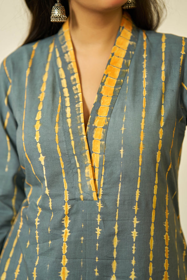 Kesar Dhari tie dye kurta set